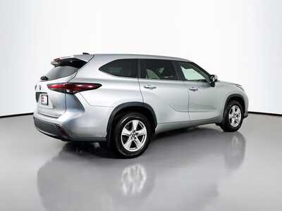 2024 Toyota Highlander, $36477. Photo 7