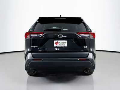 2021 Toyota RAV4, $28477. Photo 6