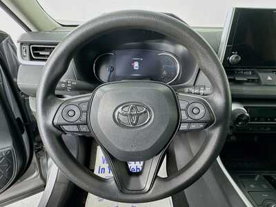 2025 Toyota RAV4, $36121. Photo 11