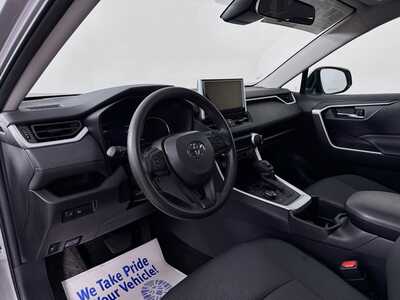 2025 Toyota RAV4, $36121. Photo 9