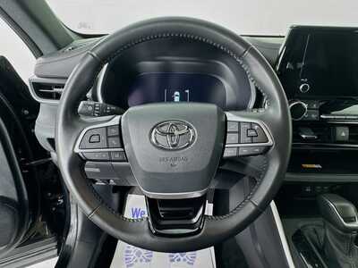 2025 Toyota Highlander, $46977. Photo 11