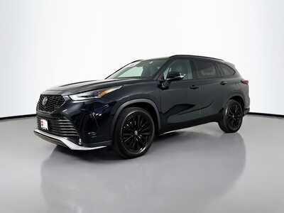 2025 Toyota Highlander, $46977. Photo 3