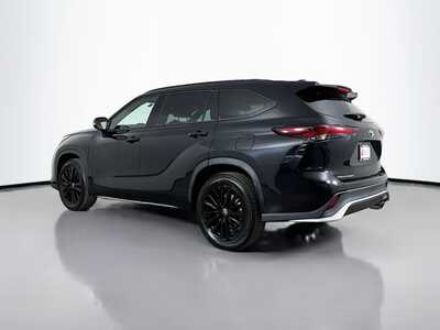 2025 Toyota Highlander, $46977. Photo 5