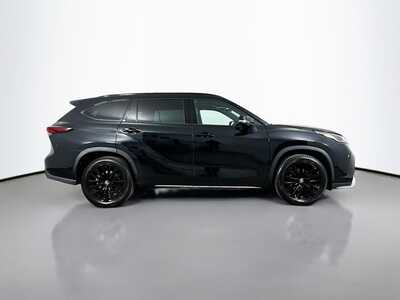 2025 Toyota Highlander, $46977. Photo 8