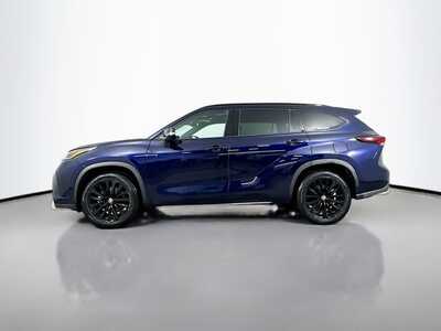 2025 Toyota Highlander, $46977. Photo 4