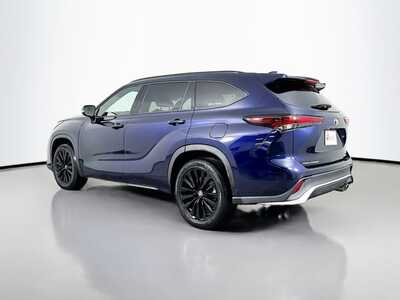 2025 Toyota Highlander, $46977. Photo 5