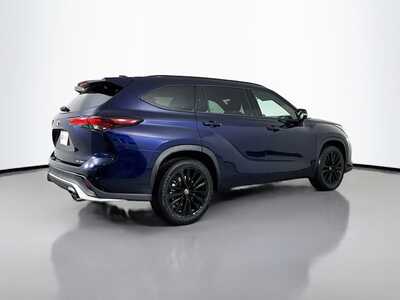 2025 Toyota Highlander, $46977. Photo 7