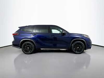 2025 Toyota Highlander, $46977. Photo 8