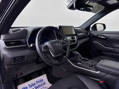 2025 Toyota Highlander, $46977. Photo 9