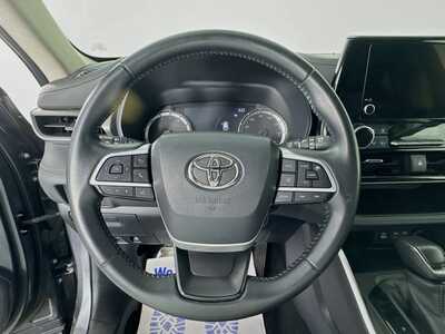 2024 Toyota Highlander, $35977. Photo 11