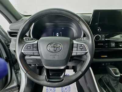 2025 Toyota Highlander, $45977. Photo 11
