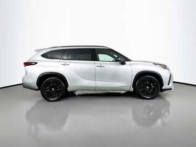 2025 Toyota Highlander, $45977. Photo 8