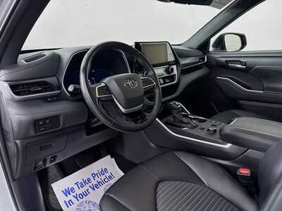 2025 Toyota Highlander, $45977. Photo 9