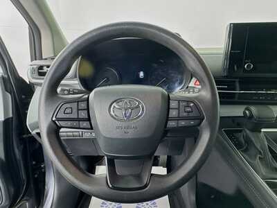 2025 Toyota Sienna, $39977. Photo 11