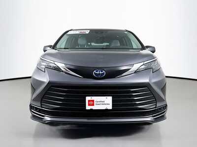 2025 Toyota Sienna, $39977. Photo 2