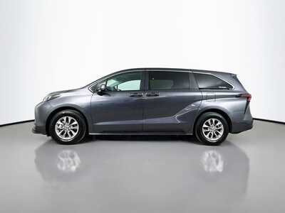 2025 Toyota Sienna, $39977. Photo 4