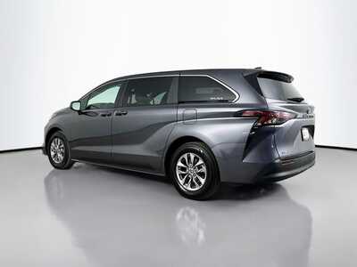 2025 Toyota Sienna, $39977. Photo 5