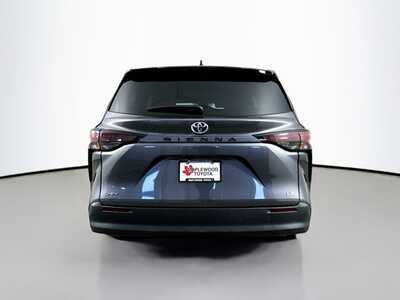 2025 Toyota Sienna, $39977. Photo 6