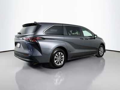 2025 Toyota Sienna, $39977. Photo 7