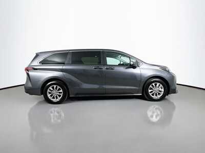 2025 Toyota Sienna, $39977. Photo 8