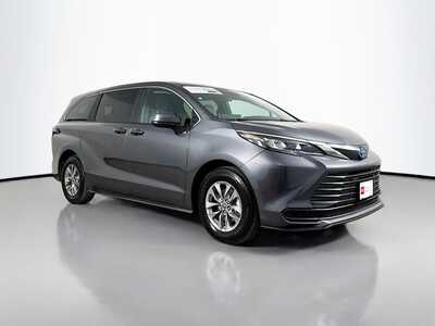 2025 Toyota Sienna, $39977. Photo 1