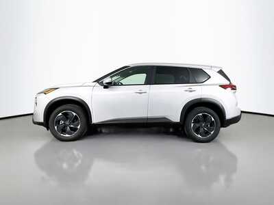 2025 Nissan Rogue, $25977. Photo 4