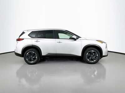 2025 Nissan Rogue, $25977. Photo 8