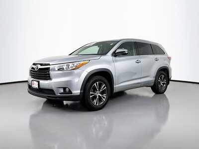 2016 Toyota Highlander, $17356. Photo 3