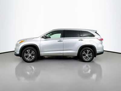 2016 Toyota Highlander, $17356. Photo 4