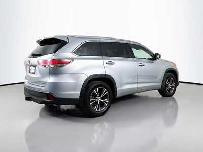 2016 Toyota Highlander, $17356. Photo 7