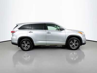 2016 Toyota Highlander, $17356. Photo 8