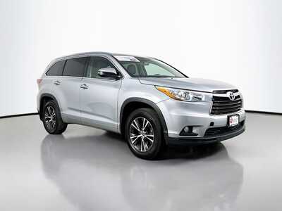 2016 Toyota Highlander, $17356. Photo 1