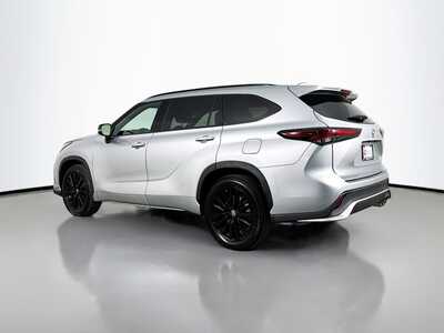 2025 Toyota Highlander, $46977. Photo 5