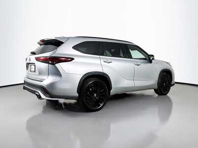 2025 Toyota Highlander, $46977. Photo 7