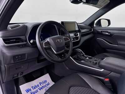 2025 Toyota Highlander, $46977. Photo 9