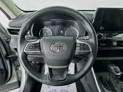 2024 Toyota Highlander, $36740. Photo 11