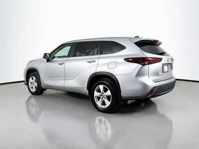 2024 Toyota Highlander, $36740. Photo 5