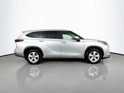 2024 Toyota Highlander, $36740. Photo 8