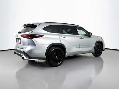 2025 Toyota Highlander, $45977. Photo 7