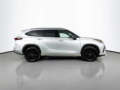 2025 Toyota Highlander, $45977. Photo 8