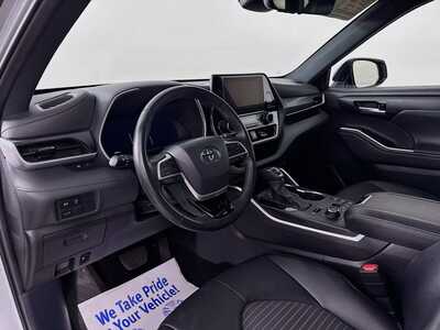 2025 Toyota Highlander, $45977. Photo 9