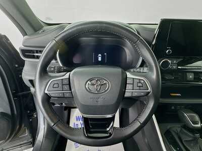 2025 Toyota Highlander, $45977. Photo 11