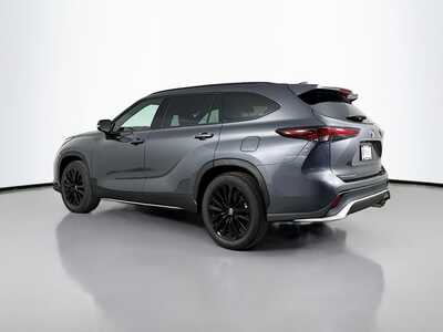 2025 Toyota Highlander, $45977. Photo 5