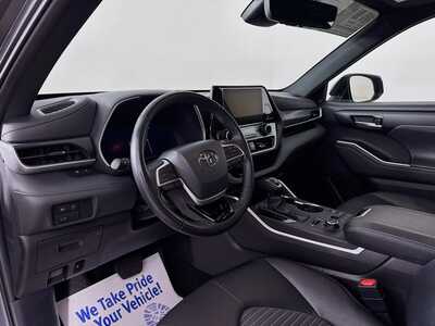2025 Toyota Highlander, $45977. Photo 9
