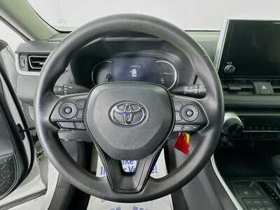 2024 Toyota RAV4, $29977. Photo 11