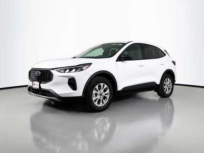 2025 Ford Escape, $24878. Photo 3