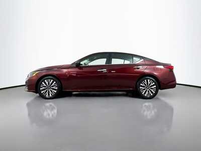 2024 Nissan Altima, $19977. Photo 4