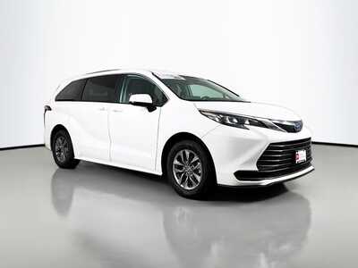 2024 Toyota Sienna, $38977. Photo 1