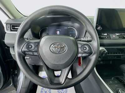 2025 Toyota RAV4, $34977. Photo 11