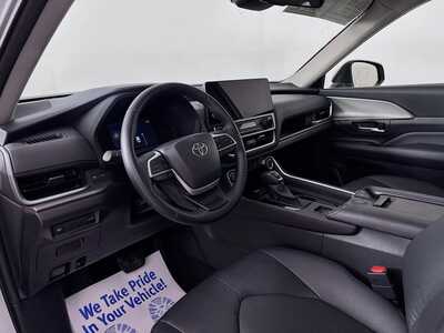 2025 Toyota Grand Highlander, $47977. Photo 9